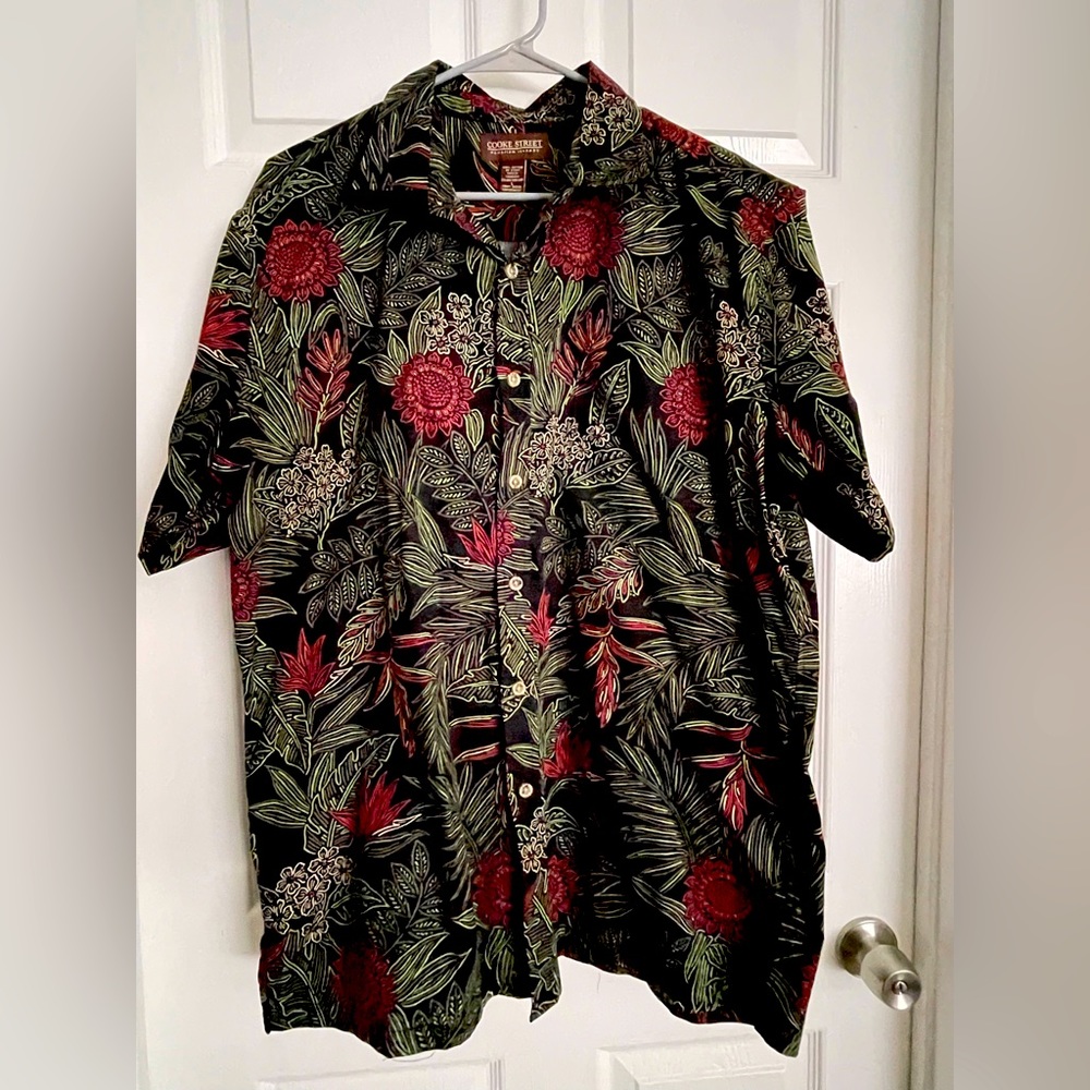 *2/$22* Men’s Hawaiian floral print button down
